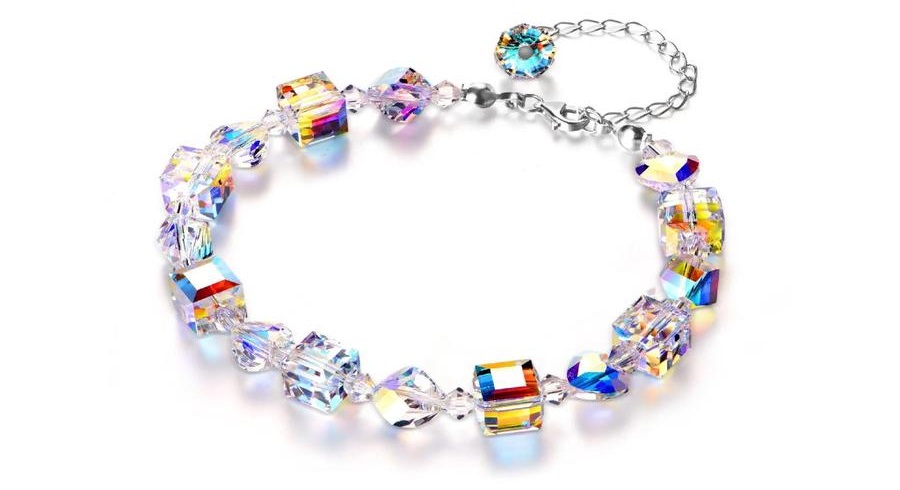 Náramek Swarovski na ruce